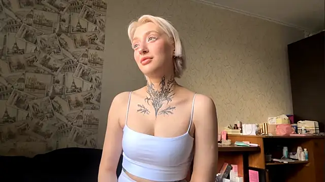 Snapshot of ElliFlower chatting on 06-24-26, 02:49 ElliFlower online show from 06-24-26, 02:49