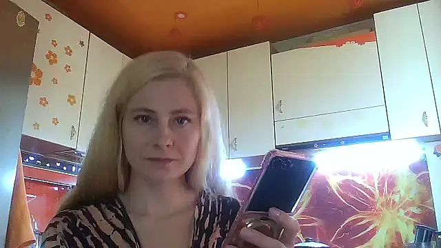 Snapshot of Vexieeka chatting on 06-30-26, 01:45 Vexieeka online show from 06-30-26, 01:45