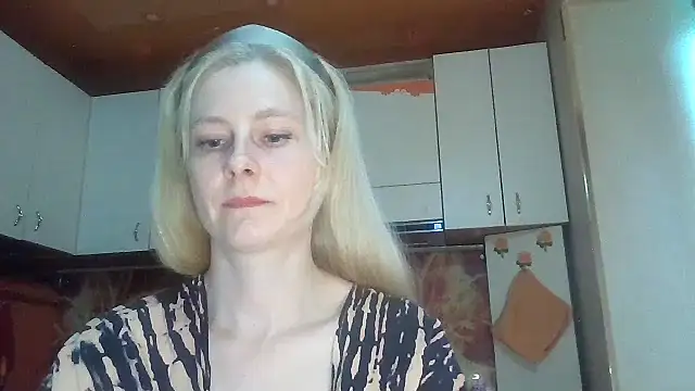Snapshot of Vexieeka chatting on 07-13-26, 07:05 Vexieeka online show from 07-13-26, 07:05