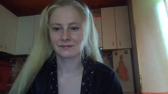 Snapshot of Vexieeka chatting on 07-15-26, 06:57 Vexieeka online show from 07-15-26, 06:57