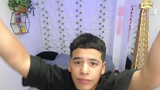 Santiago Acosta  online show from 06-28-26, 04:18