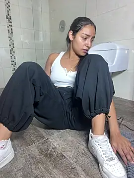 mialuxuryyx online show from 07-10-26, 03:14