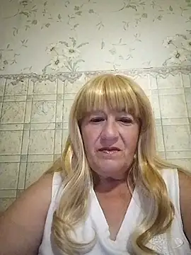 Snapshot of EmmaSwan555 chatting on 07-07-26, 10:14 EmmaSwan555 online show from 07-07-26, 10:14