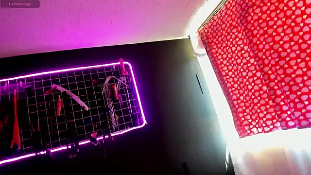 Snapshot of Mistress_Emma_bdsm chatting on 07-28-26, 02:24 Mistress Emma bdsm online show from 07-28-26, 02:24