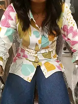 Snapshot of Sizzling_Ruhii_ chatting on 07-01-26, 08:38 Sizzling Ruhii online show from 07-01-26, 08:38