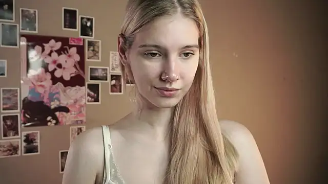 Snapshot of ElaineBerum chatting on 07-25-26, 07:28 ElaineBerum online show from 07-25-26, 07:28