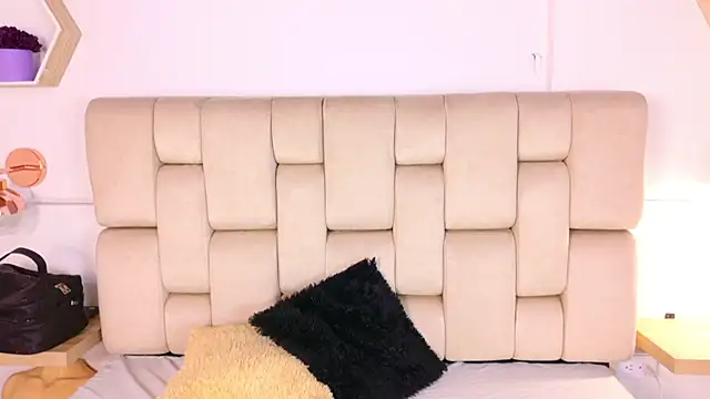 Katt wild online show from 07-28-26, 01:23