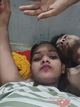 Snapshot of Horny_Couple-23 chatting on 07-01-26, 08:05 Horny Couple-23 online show from 07-01-26, 08:05