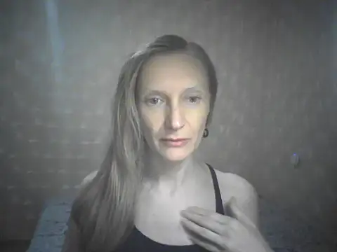 Snapshot of LunaBelle2 chatting on 07-12-26, 07:05 LunaBelle2 online show from 07-12-26, 07:05