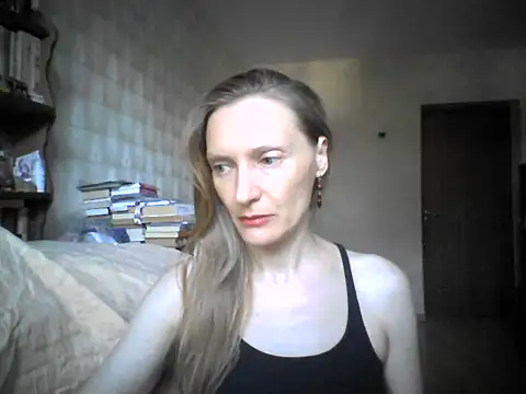 Snapshot of LunaBelle2 chatting on 07-19-26, 04:11 LunaBelle2 online show from 07-19-26, 04:11