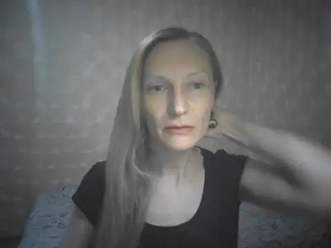 Snapshot of LunaBelle2 chatting on 07-24-26, 06:28 LunaBelle2 online show from 07-24-26, 06:28