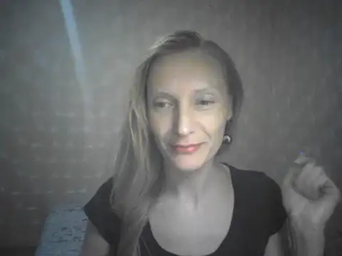 Snapshot of LunaBelle2 chatting on 07-27-26, 07:32 LunaBelle2 online show from 07-27-26, 07:32