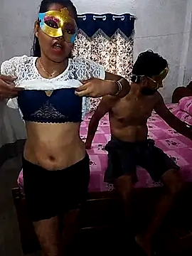 Snapshot of Hot_Urvashi_ chatting on 07-27-26, 07:15 Hot Urvashi online show from 07-27-26, 07:15