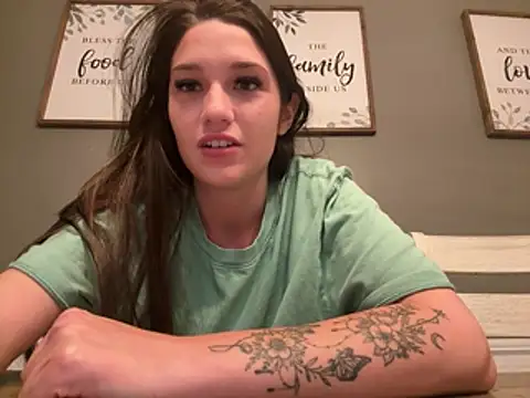 Snapshot of prettygirll00 chatting on 07-07-26, 01:41 prettygirll00 online show from 07-07-26, 01:41
