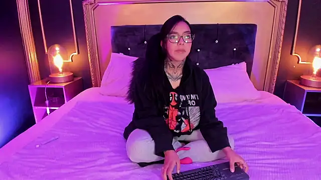 Gahia Thompson online show from 07-18-26, 11:25