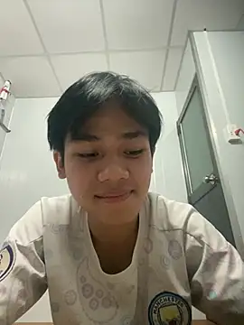 Snapshot of Shin210 chatting on 07-13-26, 12:52 Shin210 online show from 07-13-26, 12:52