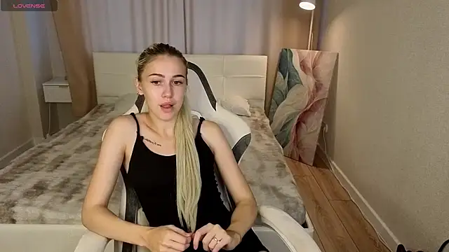 Snapshot of ChloexBarbie chatting on 07-23-26, 01:58 ChloexBarbie online show from 07-23-26, 01:58