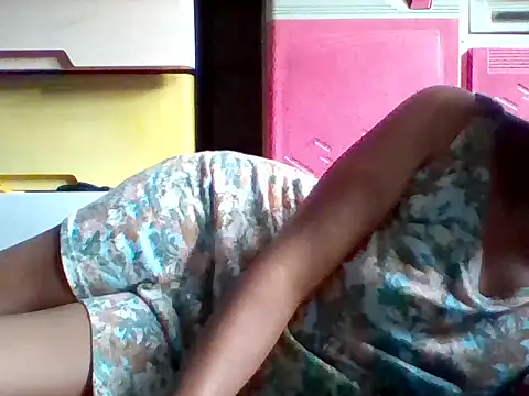 Snapshot of pinay4u69 chatting on 07-22-26, 05:54 pinay4u69 online show from 07-22-26, 05:54