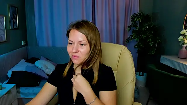 Kira Miragee online show from 07-23-26, 01:58
