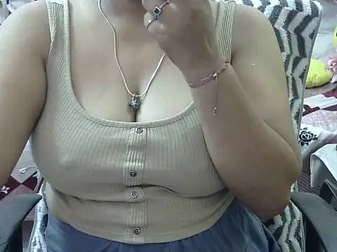 Snapshot of Hot_Soni26 chatting on 07-16-26, 04:40 Hot Soni26 online show from 07-16-26, 04:40