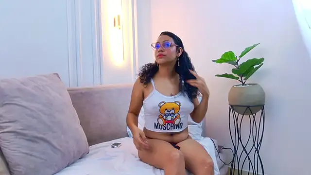 Luna-Velvett1 online show from 07-30-26, 04:44