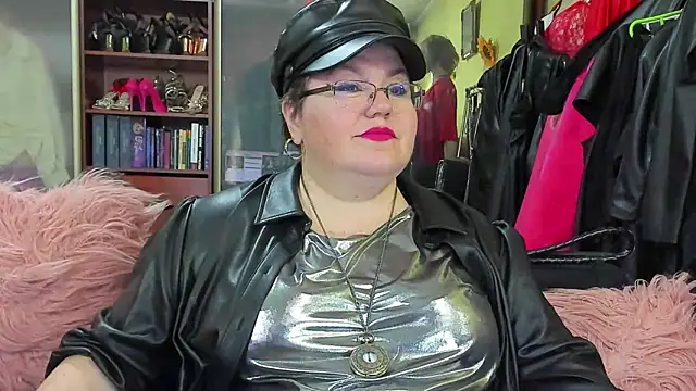 Snapshot of KaryQueen chatting on 03-05-25, 04:02 KaryQueen online show from 03-05-25, 04:02