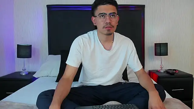 Snapshot of JadenJake chatting on 07-15-26, 07:30 JadenJake online show from 07-15-26, 07:30