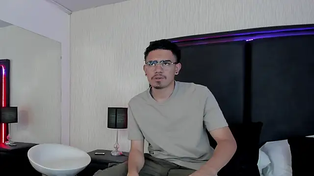 Snapshot of JadenJake chatting on 07-16-26, 07:09 JadenJake online show from 07-16-26, 07:09