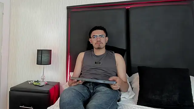 Snapshot of JadenJake chatting on 07-19-26, 07:17 JadenJake online show from 07-19-26, 07:17