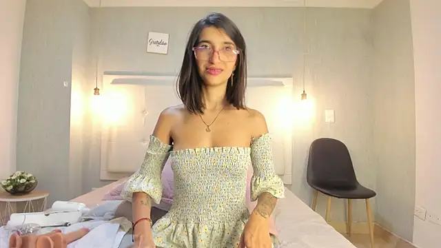 Snapshot of Suxan_fox chatting on 07-17-26, 06:31 Suxan fox online show from 07-17-26, 06:31
