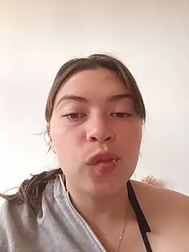 Snapshot of LoveShae- chatting on 07-10-26, 05:15 LoveShae- online show from 07-10-26, 05:15