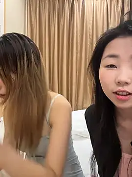 Snapshot of xiaozz-001 chatting on 07-30-26, 04:22 xiaozz-001 online show from 07-30-26, 04:22