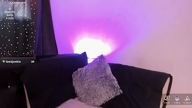 Snapshot of EmmilyRosee chatting on 07-21-26, 10:23 EmmilyRosee online show from 07-21-26, 10:23