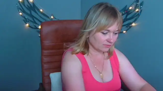 KiraSmiling online show from 07-20-26, 10:39