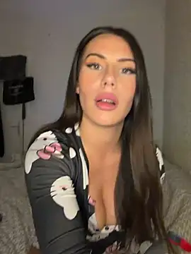 Snapshot of ItsMina_ chatting on 07-18-26, 10:24 ItsMina online show from 07-18-26, 10:24
