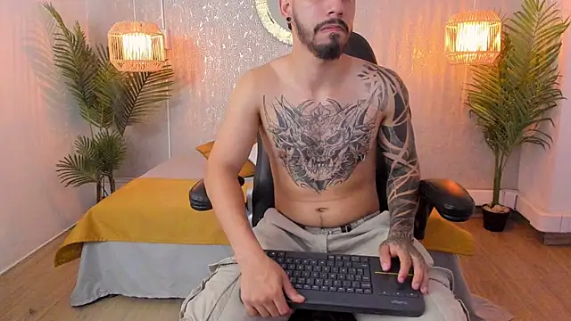 Snapshot of leviwolff chatting on 07-18-26, 04:05 leviwolff online show from 07-18-26, 04:05