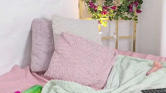 Juicybloom online show from 07-28-26, 11:17
