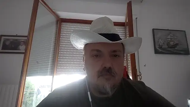 Snapshot of Theitalianpapi chatting on 07-14-26, 05:34 Theitalianpapi online show from 07-14-26, 05:34
