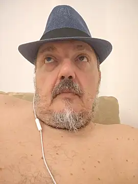 Snapshot of Theitalianpapi chatting on 07-16-26, 07:42 Theitalianpapi online show from 07-16-26, 07:42