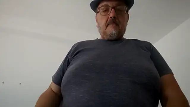 Snapshot of Theitalianpapi chatting on 07-19-26, 08:18 Theitalianpapi online show from 07-19-26, 08:18