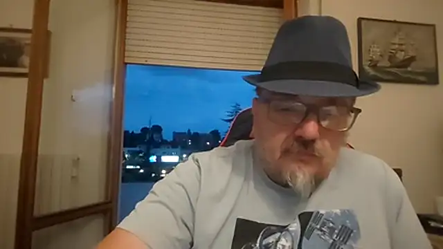 Snapshot of Theitalianpapi chatting on 07-23-26, 07:01 Theitalianpapi online show from 07-23-26, 07:01