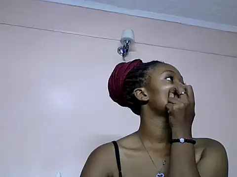 Snapshot of Makiwa20 chatting on 07-16-26, 05:30 Makiwa20 online show from 07-16-26, 05:30