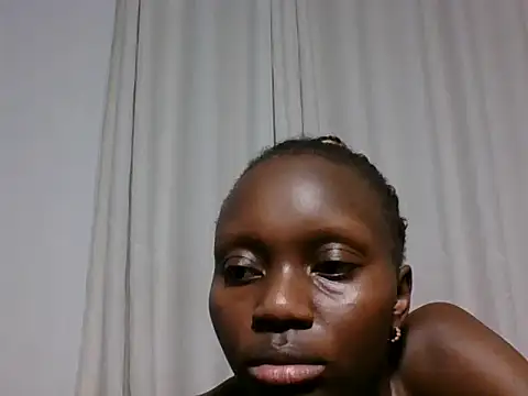 Snapshot of Slimmy_petite chatting on 07-22-26, 07:05 Slimmy petite online show from 07-22-26, 07:05