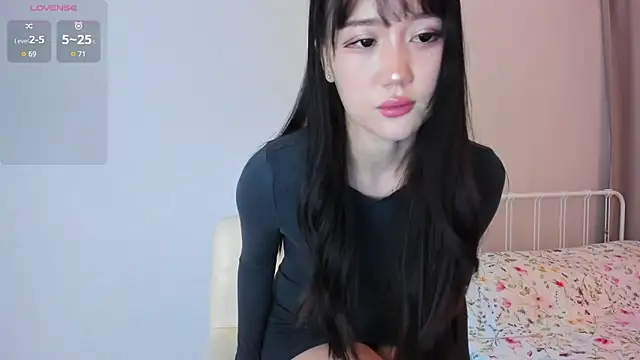 Snapshot of AmiliYan chatting on 05-13-26, 10:01 AmiliYan online show from 05-13-26, 10:01