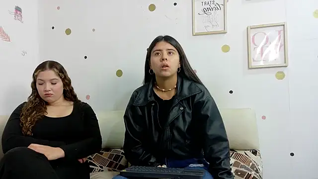 Emilyblosom-y-MiaRose online show from 07-21-26, 05:15