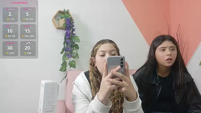 Emilyblosom-y-MiaRose online show from 07-31-26, 05:23