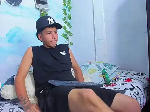 Snapshot of aaron_mercury_x chatting on 07-17-26, 02:40 aaron mercury x online show from 07-17-26, 02:40