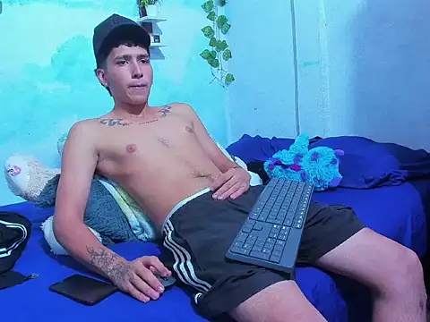 Snapshot of aaron_mercury_x chatting on 07-21-26, 01:19 aaron mercury x online show from 07-21-26, 01:19