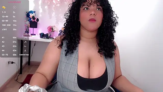 Snapshot of anna_curly18 chatting on 07-21-26, 08:33 anna curly18 online show from 07-21-26, 08:33