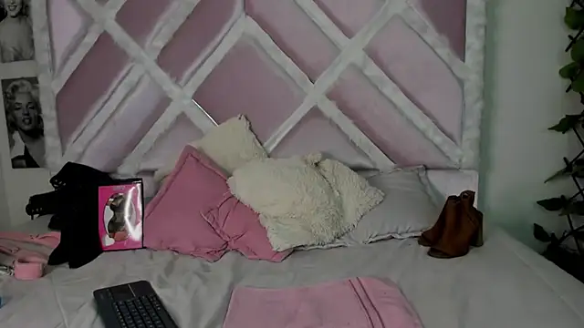 Snapshot of zoe_669 chatting on 07-28-26, 11:17 zoe 669 online show from 07-28-26, 11:17